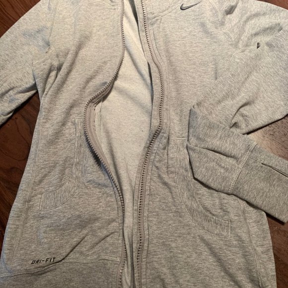 LULULEMON & NIKE - 3 Jackets for 1! - Picture 5 of 9